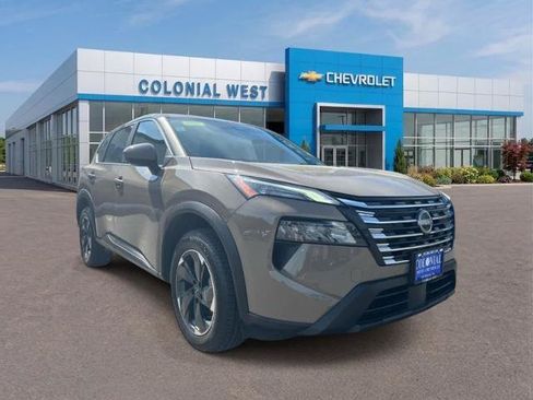 Used 2025 Nissan Rogue SV AWD/4WD image 14
