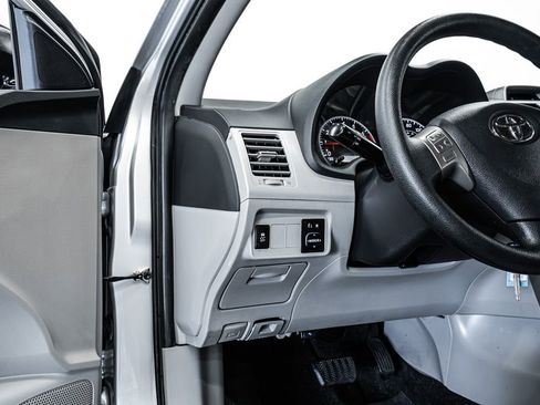 Used 2012 Toyota Corolla LE image 12