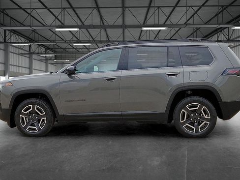 New 2026 Jeep Cherokee Laredo AWD/4WD image 2