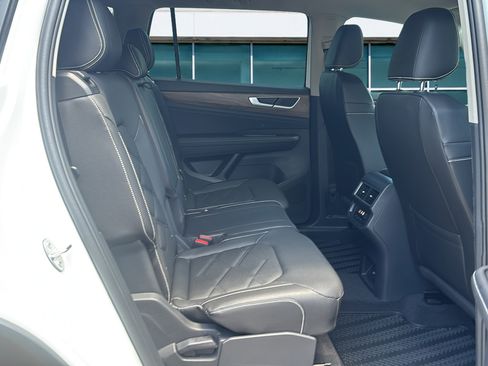 New 2026 Volkswagen Atlas SE FWD image 13