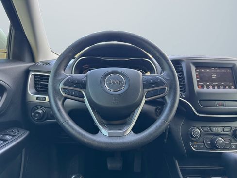 Used 2019 Jeep Cherokee Latitude w/ Popular Appearance Group image 11