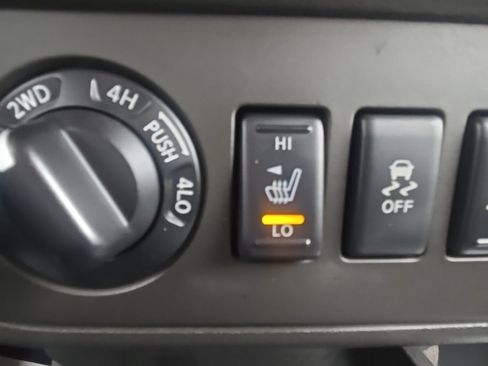 Used 2014 Nissan Xterra PRO-4X w/ Pro-4x Leather Package image 19