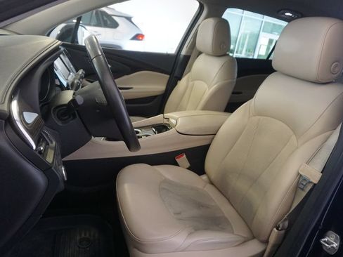 Used 2020 Buick Envision Preferred AWD/4WD image 18