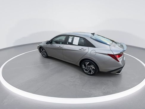 Used 2025 Hyundai Elantra Sport FWD image 6