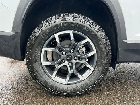 New 2026 Chevrolet Equinox ACTIV w/ Convenience Package III AWD/4WD image 9