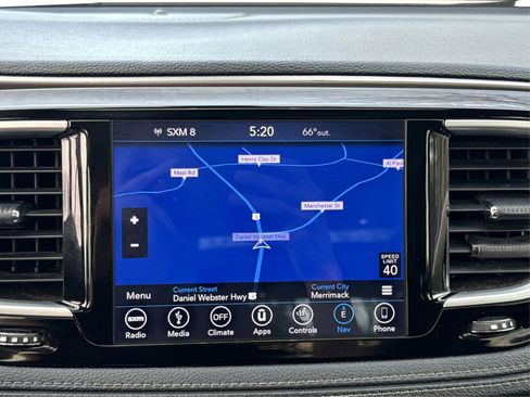 Used 2018 Chrysler Pacifica Limited FWD image 28