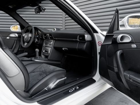Used 2007 Porsche 911 GT3 RWD image 45