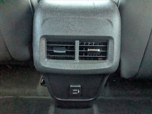 Used 2024 Chevrolet Equinox LT image 18