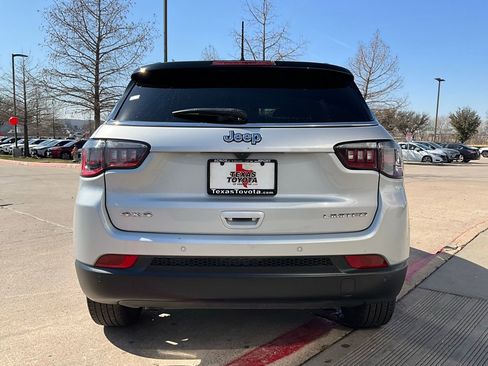 Used 2025 Jeep Compass Limited image 7