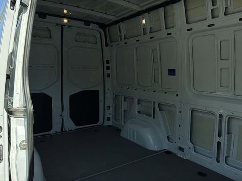 Used 2025 Mercedes-Benz Sprinter 2500 image 33