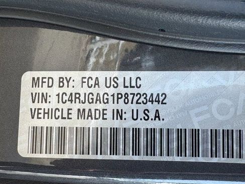 Used 2023 Jeep Grand Cherokee Laredo image 35