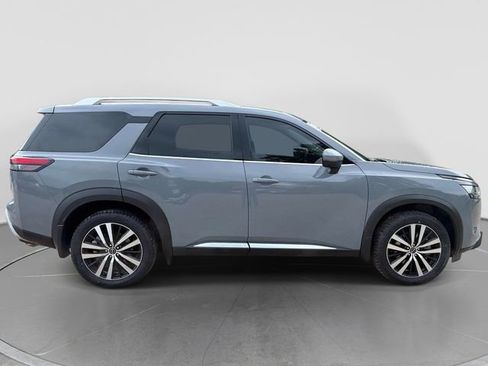 Used 2023 Nissan Pathfinder Platinum AWD/4WD image 2