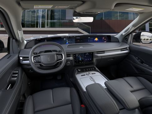 Used 2025 Lincoln Navigator L Reserve AWD/4WD image 9