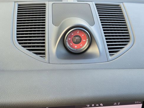 Used 2025 Porsche Macan image 26