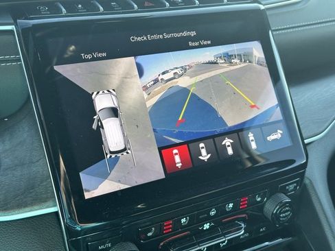 Used 2024 Jeep Grand Cherokee L Limited w/ Luxury Tech Group II image 10