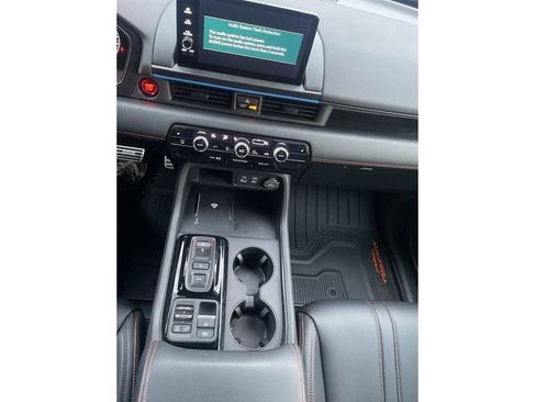 Used 2024 Honda Pilot TrailSport image 13