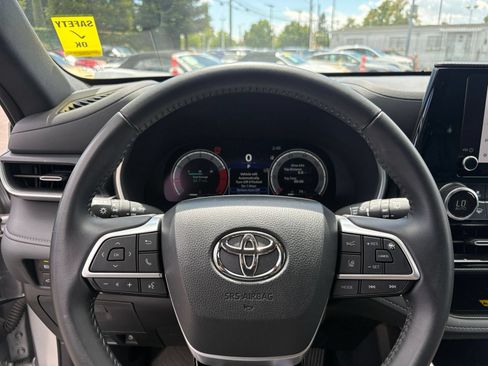Used 2025 Toyota Highlander XSE AWD/4WD image 28