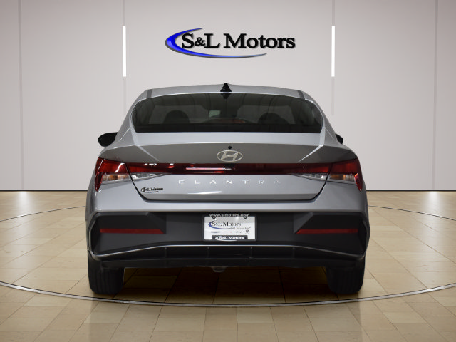 Used 2026 Hyundai Elantra SE FWD image 7