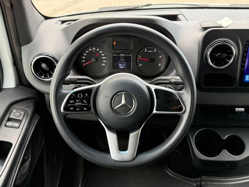 Used 2021 Mercedes-Benz Sprinter 2500 image 12