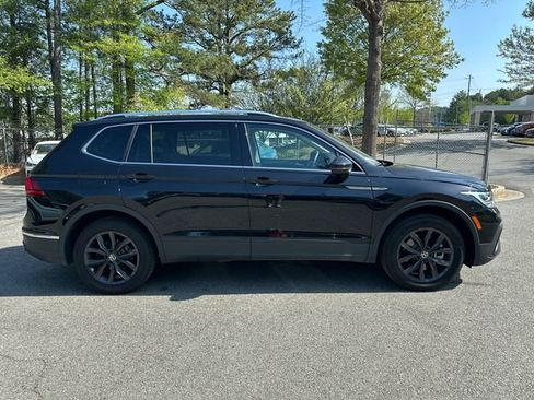 Used 2024 Volkswagen Tiguan SE image 4