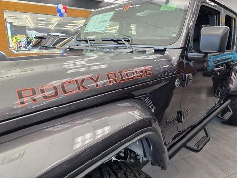 New 2026 Jeep Gladiator Sport AWD/4WD image 6