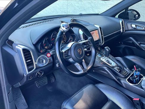 Used 2017 Porsche Cayenne Platinum Edition w/ Premium Package (PJV) image 18