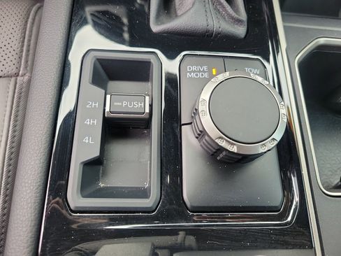 Used 2025 Toyota Tundra Limited image 23