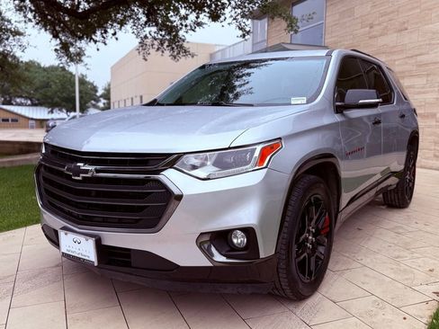 Used 2019 Chevrolet Traverse Premier w/ Redline Edition FWD image 2
