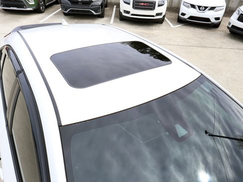 Used 2020 Toyota Corolla XSE image 29