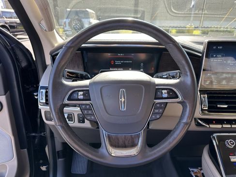 Used 2023 Lincoln Navigator Reserve image 12