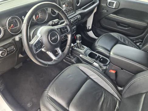 Used 2018 Jeep Wrangler Unlimited Sahara AWD/4WD image 2