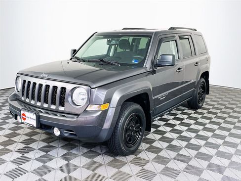 Used 2017 Jeep Patriot Sport w/ Power Value Group AWD/4WD image 3