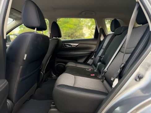 Used 2017 Nissan Rogue S FWD image 11