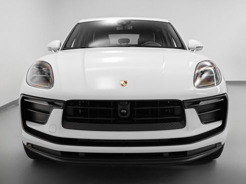 Certified 2025 Porsche Macan AWD/4WD image 8