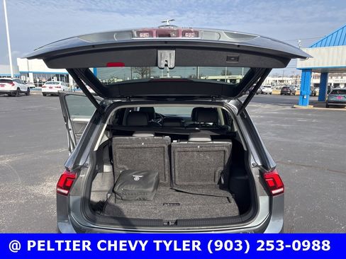 Used 2022 Volkswagen Tiguan SE w/ Panoramic Sunroof Package image 22