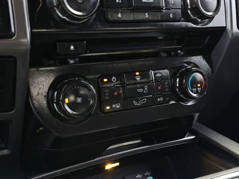 Used 2016 Ford F150 XLT w/ Equipment Group 302A Luxury image 22