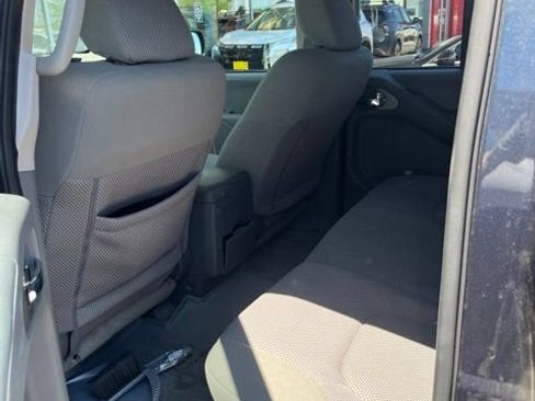 Used 2017 Nissan Frontier SV w/ SV Value Truck Package AWD/4WD image 19