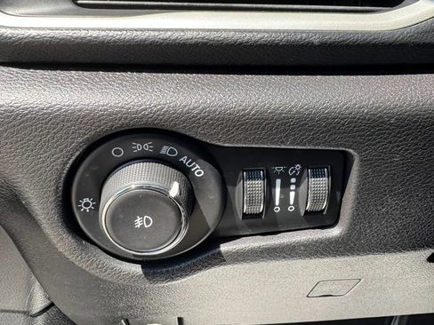 Used 2020 Chrysler Pacifica Touring-L Plus w/ Advanced Safetytec Group FWD image 30