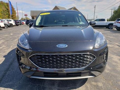 Used 2020 Ford Escape SE image 2