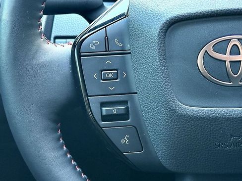 Used 2025 Toyota Prius Plug-In Hybrid FWD image 22
