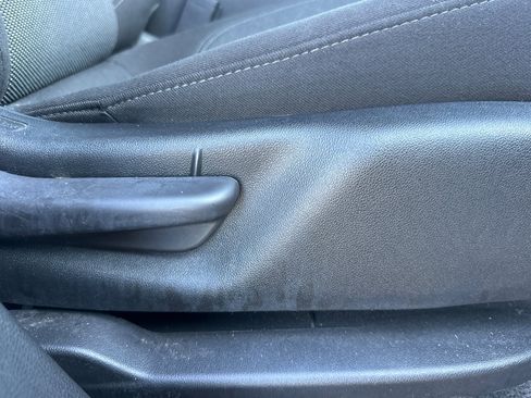 Used 2023 Chevrolet Traverse LT image 23