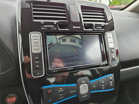 Used 2017 Nissan Leaf SV w/ Premium Package image 26