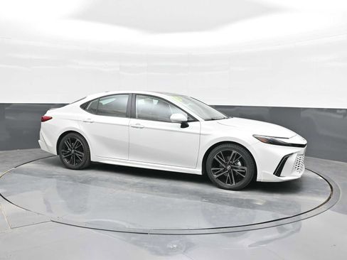 Used 2025 Toyota Camry XSE image 1