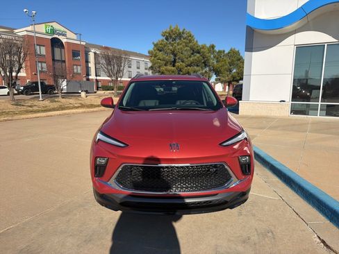 Used 2024 Buick Encore GX Sport Touring image 3