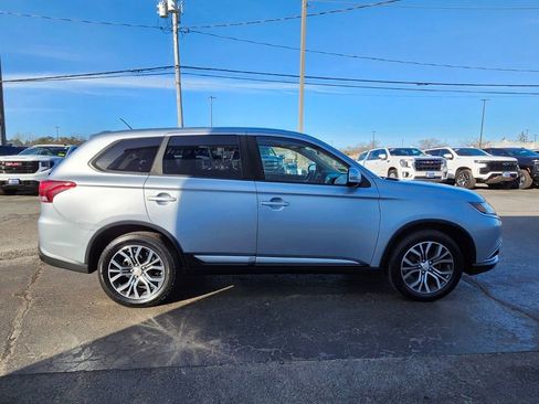 Used 2016 Mitsubishi Outlander SE AWD/4WD image 6