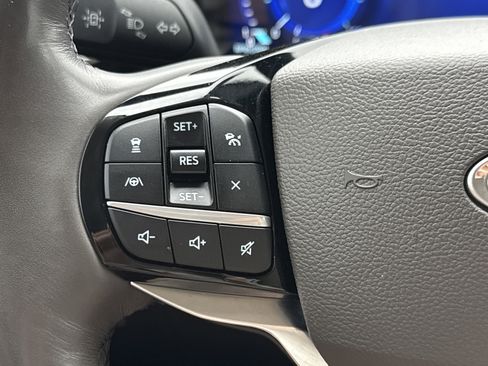 Certified 2022 Ford Explorer Platinum w/ Equipment Group 601A image 16