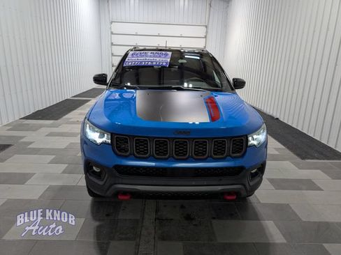 Used 2025 Jeep Compass Trailhawk AWD/4WD image 6