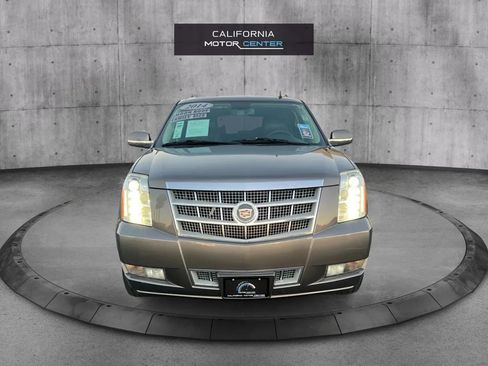Used 2014 Cadillac Escalade Platinum image 2