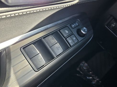 Used 2024 Toyota Venza Nightshade image 29