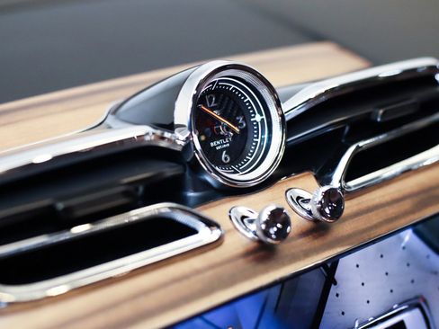 New 2025 Bentley Bentayga image 38